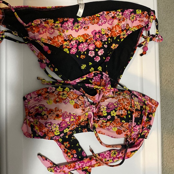 La Vie en rose aqua bathing suit top is small, bottoms are large - Picture 1 of 2